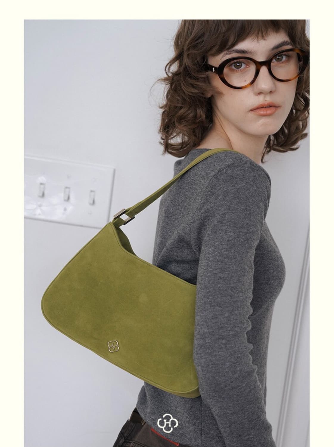 히어리 리프 클래식 스웨이드 숄더백_모스그린 상품이미지1