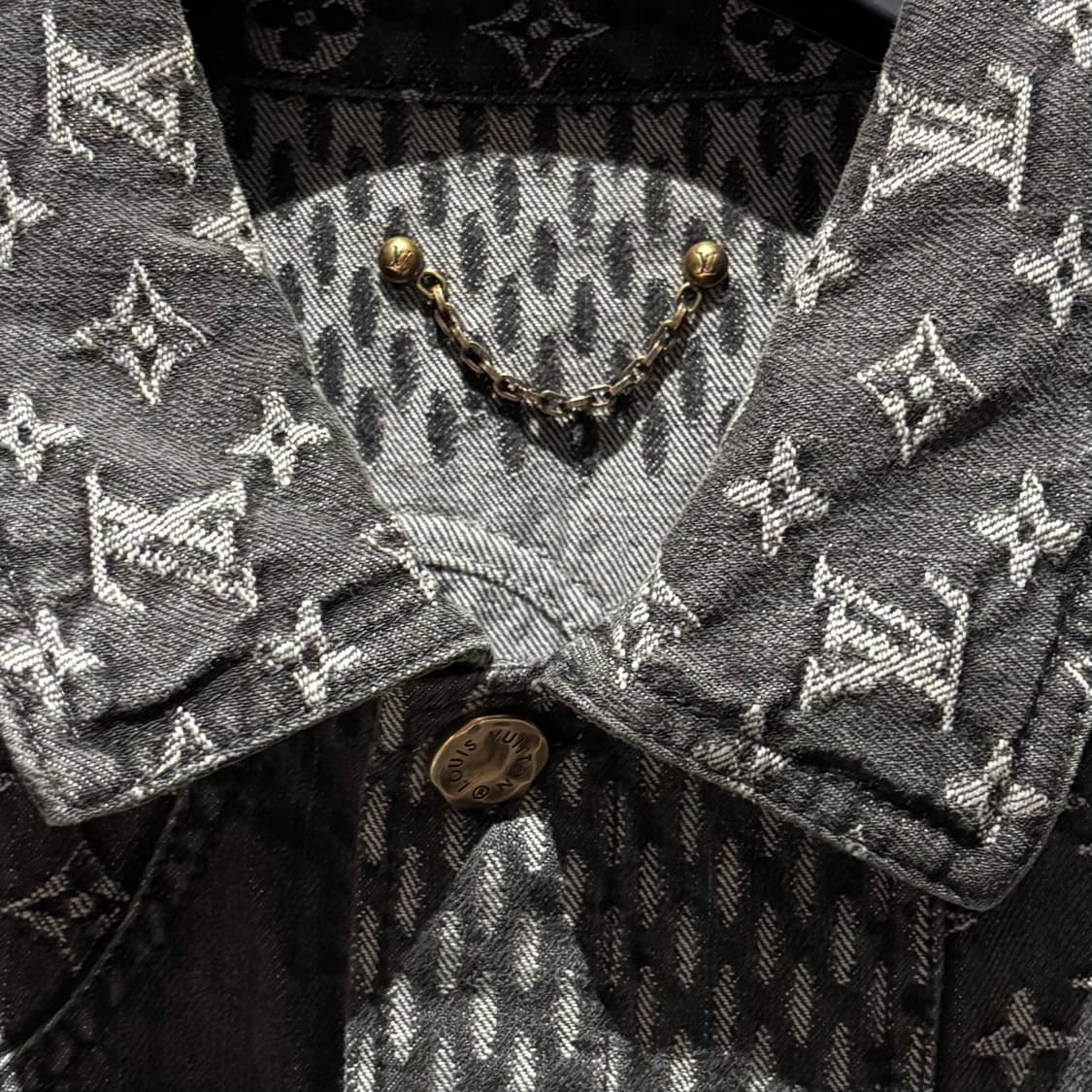 [48]루이비통 니고 데님 트러커 흑청 자켓 상품이미지2