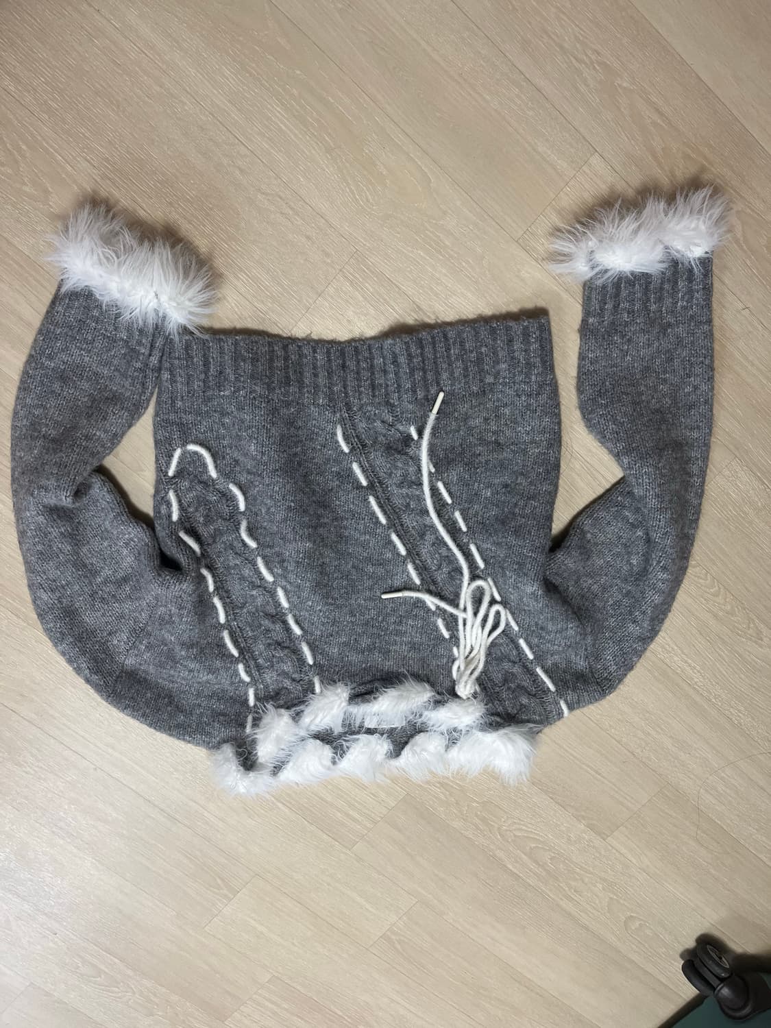 더티스 오프숄더 엔젤 니트 차콜 상품이미지3