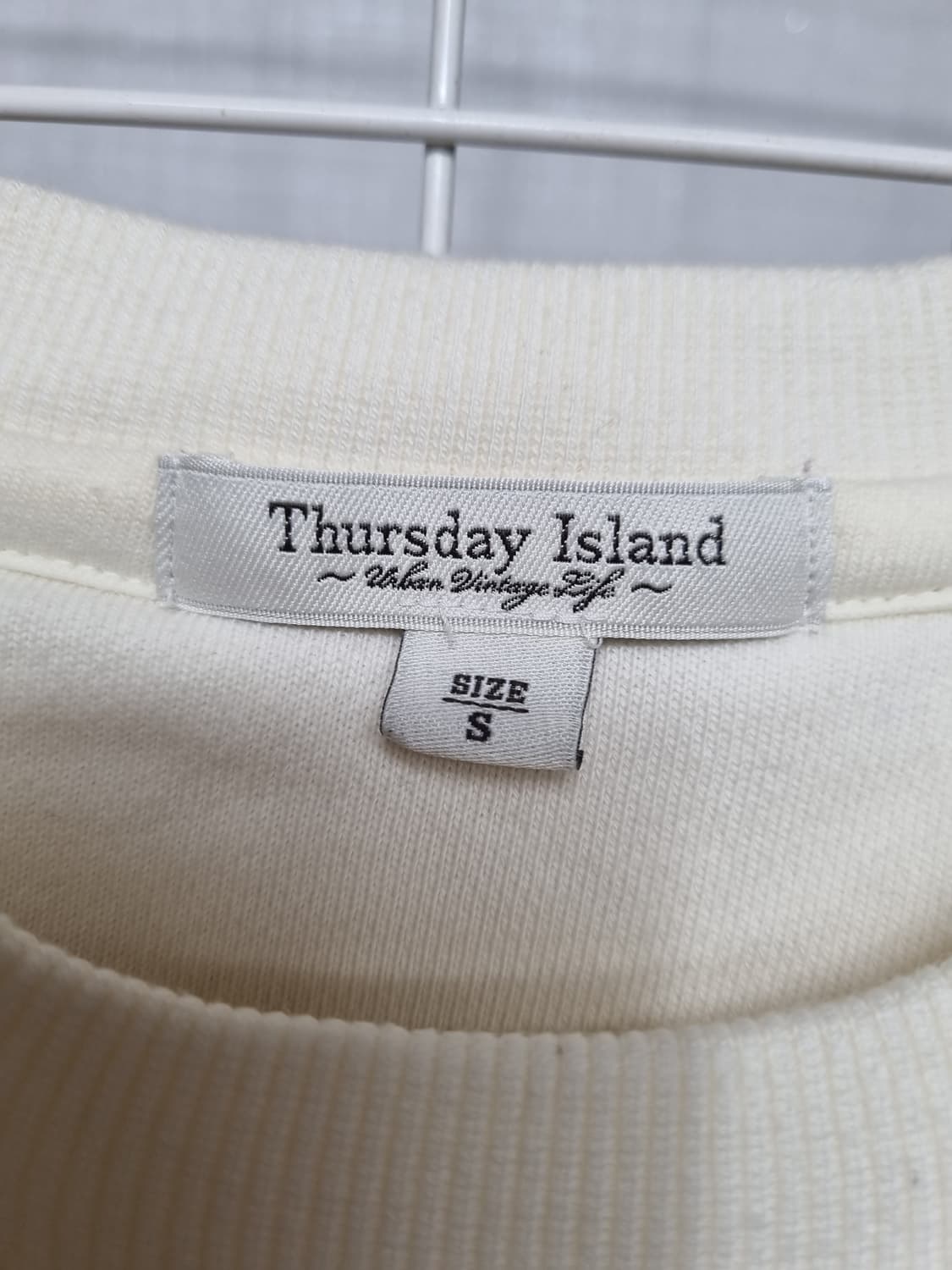 (택포)  써스데이아일랜드 뽀글이 맨투맨 상품이미지5