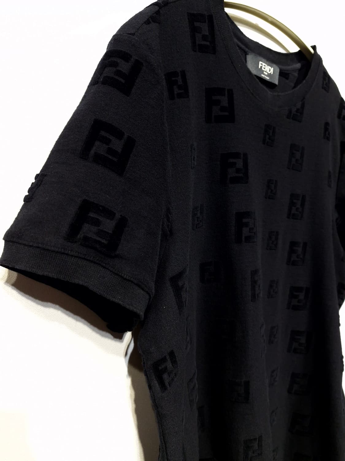 펜디(FENDI)FF 벨벳 로고 반팔 티셔츠 상품이미지5