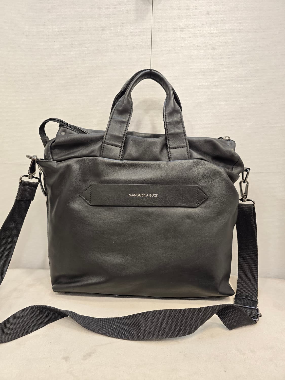 만다리나덕 블랙 가죽 서류가방 크로스백 토트백 상품이미지1