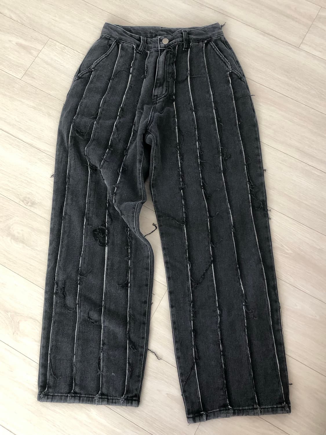 마땡킴 한소희 블랙데님 커팅루즈 팬츠  상품이미지1