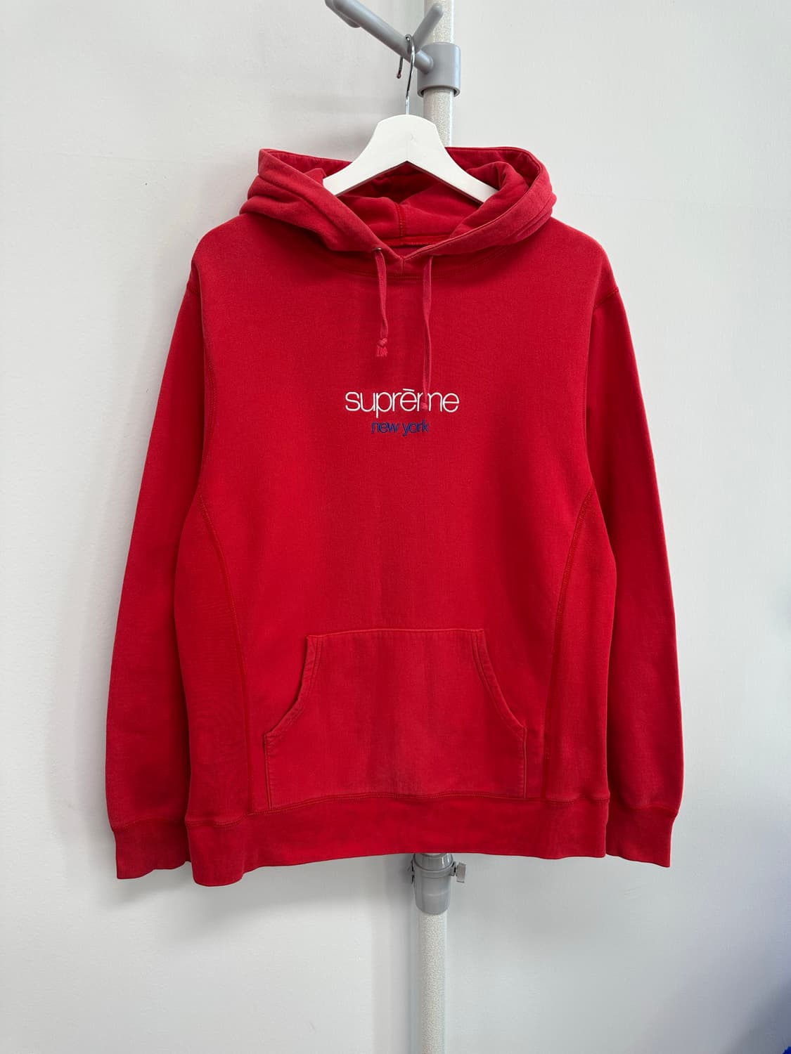 슈프림 클래식 자수 로고 후드티 상품이미지1