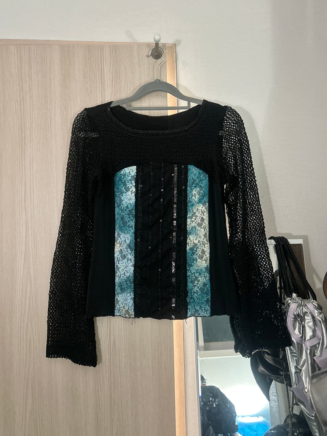 그물 레이스 니트 블라우스 블랙 상품이미지1