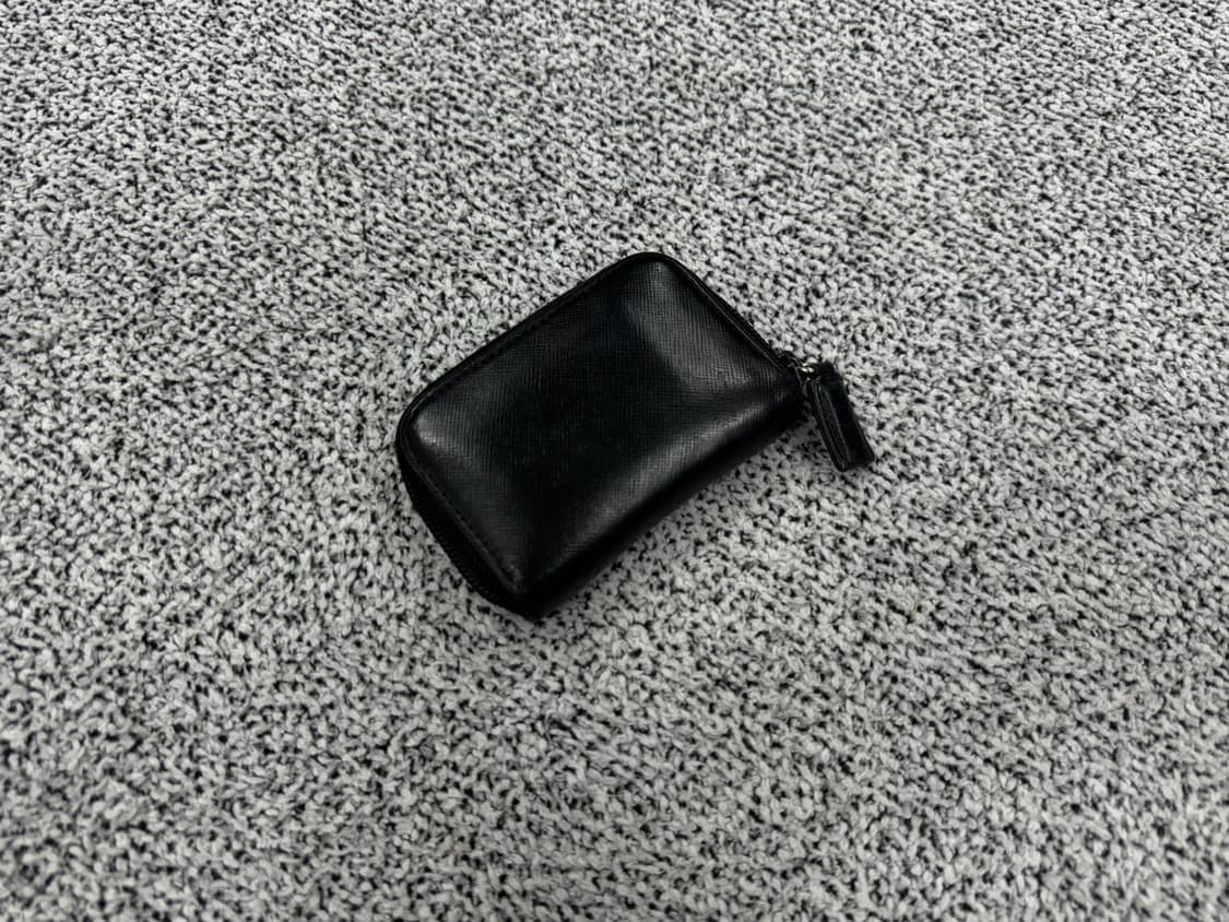 프라다 사피아노 삼각로고 지퍼 키지갑 상품이미지2