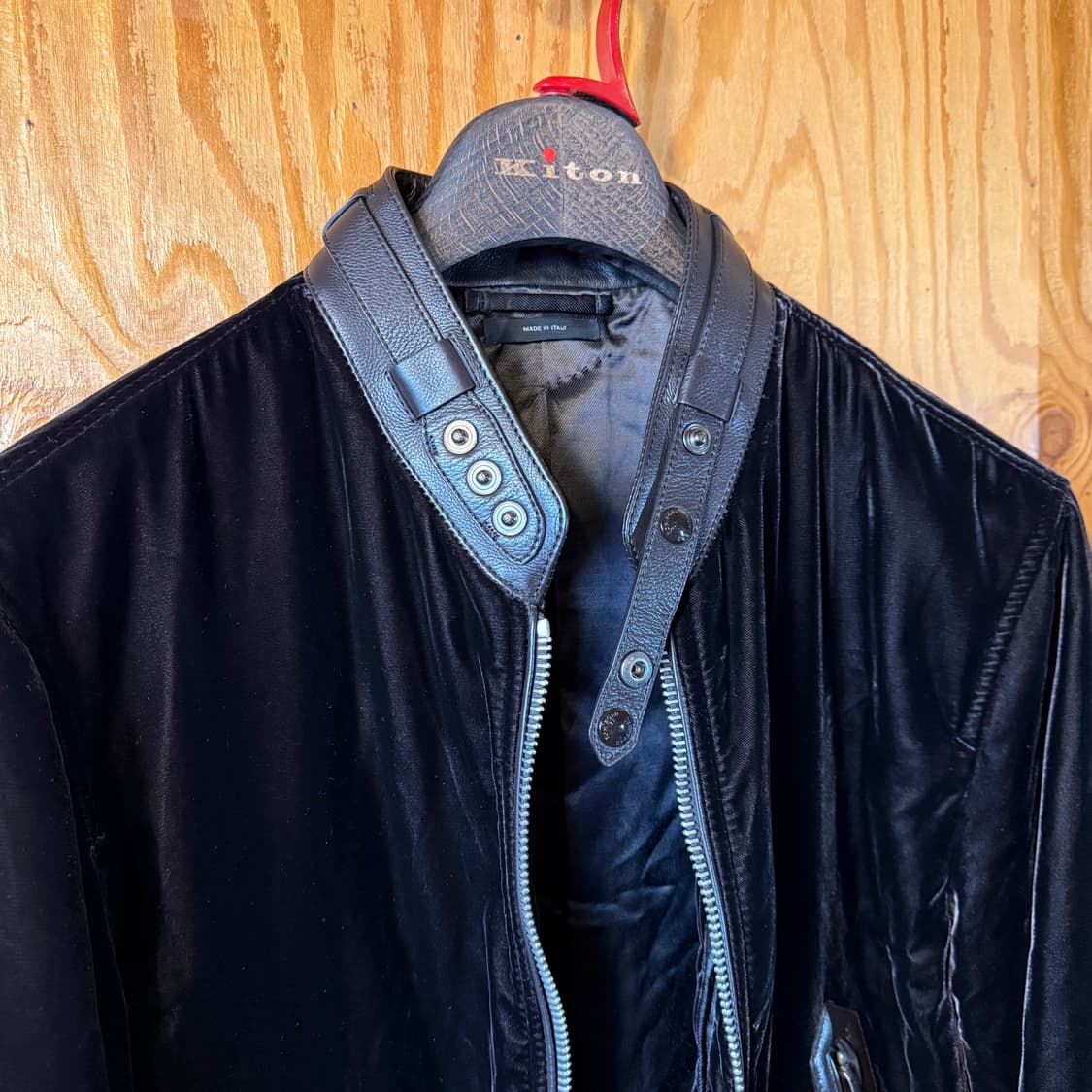 새상품) 톰포드 2024 f/w 시퀸 벨벳 카프레더 보머 자켓 상품이미지9