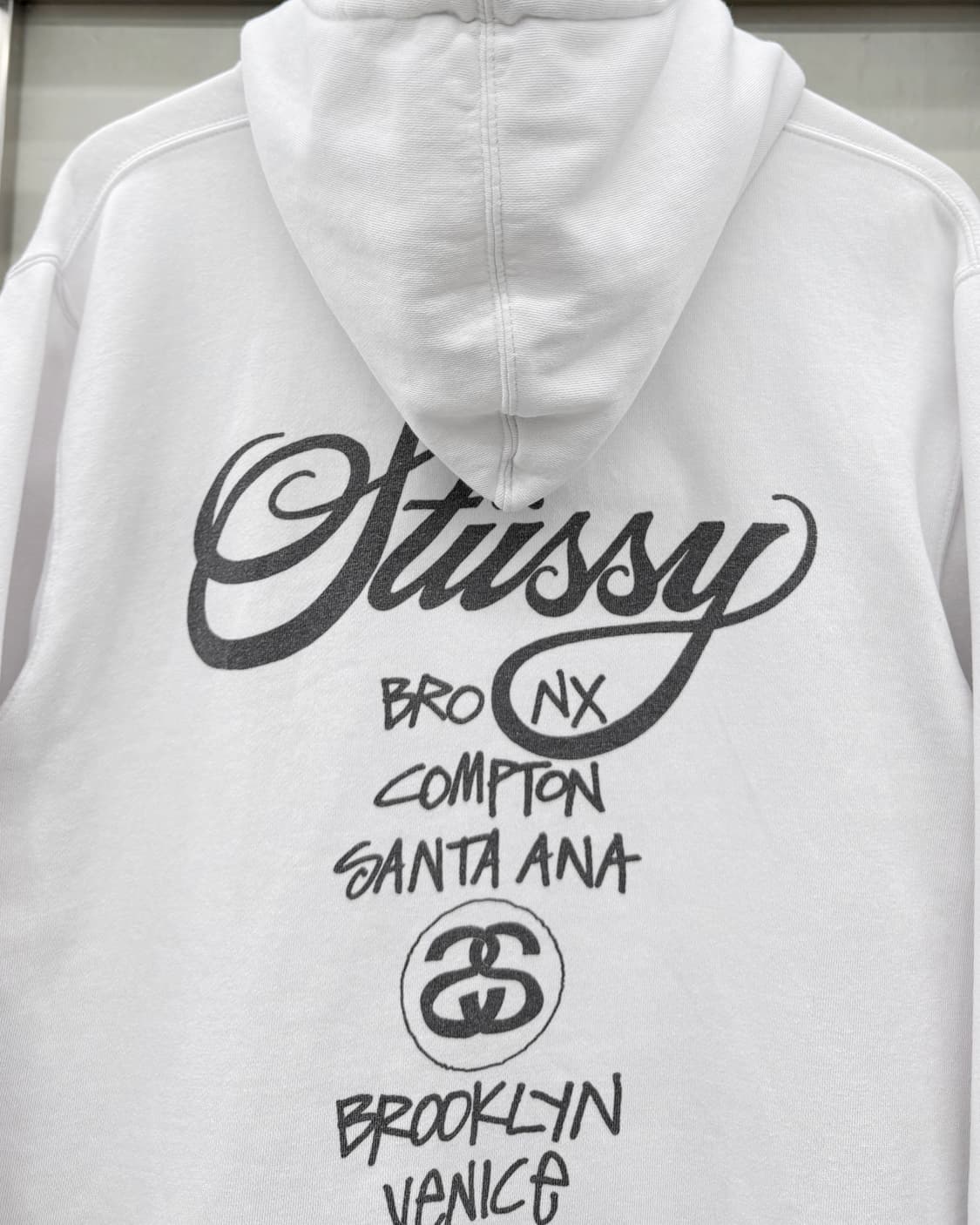 스투시 월드투어 빅로고 스웻 후드티 화이트 상품이미지3