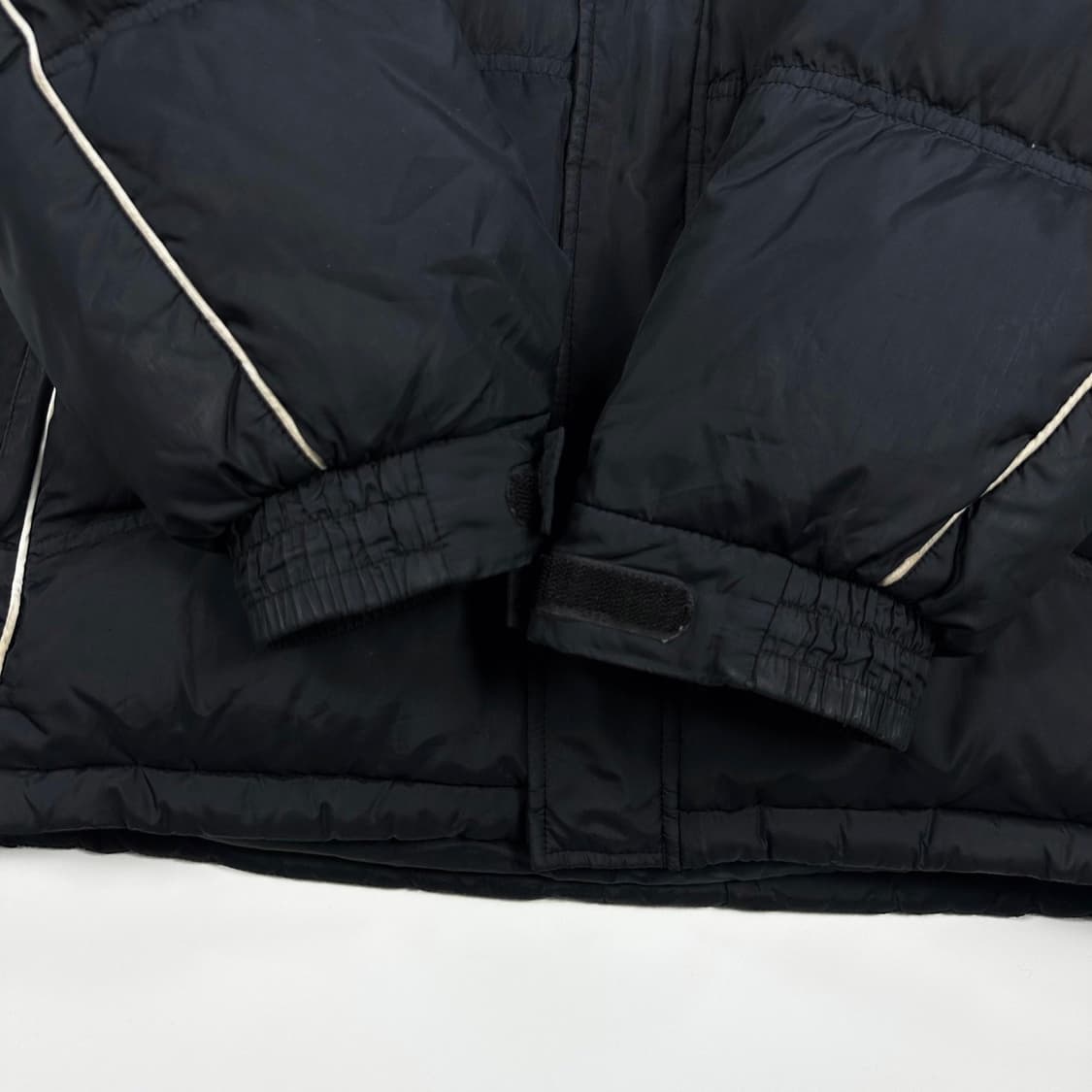 나이키 맨유 풋볼 레트로 블랙 패딩 점퍼 (실측 L) 상품이미지5