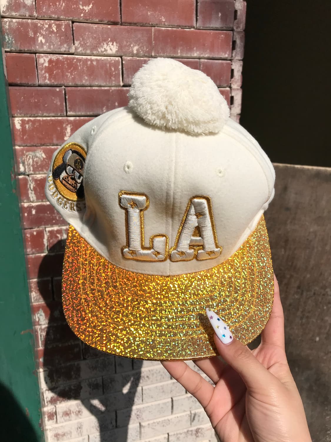 MLB 골드 홀로그램 폼폼이 스냅백  상품이미지1