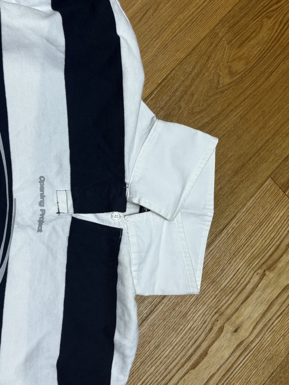 W Identity Stripe Collar T Shirt - White 상품이미지3