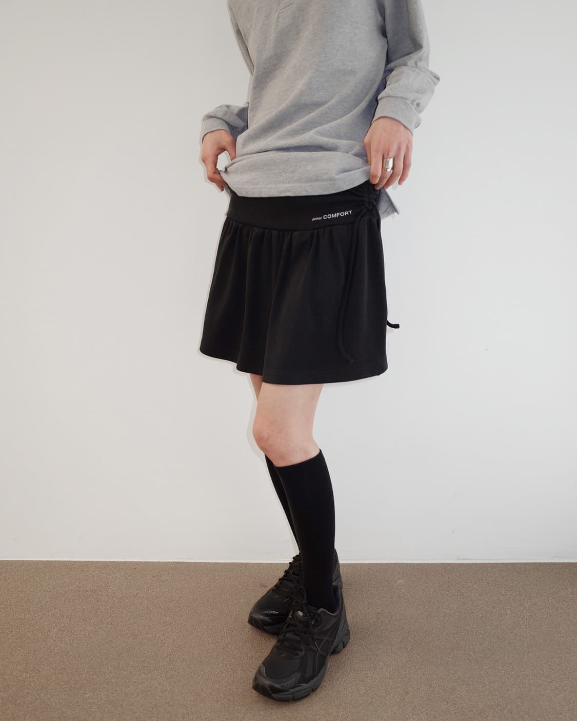 지초이 컴포트 26-001 셔링 스커트 블랙 상품이미지3