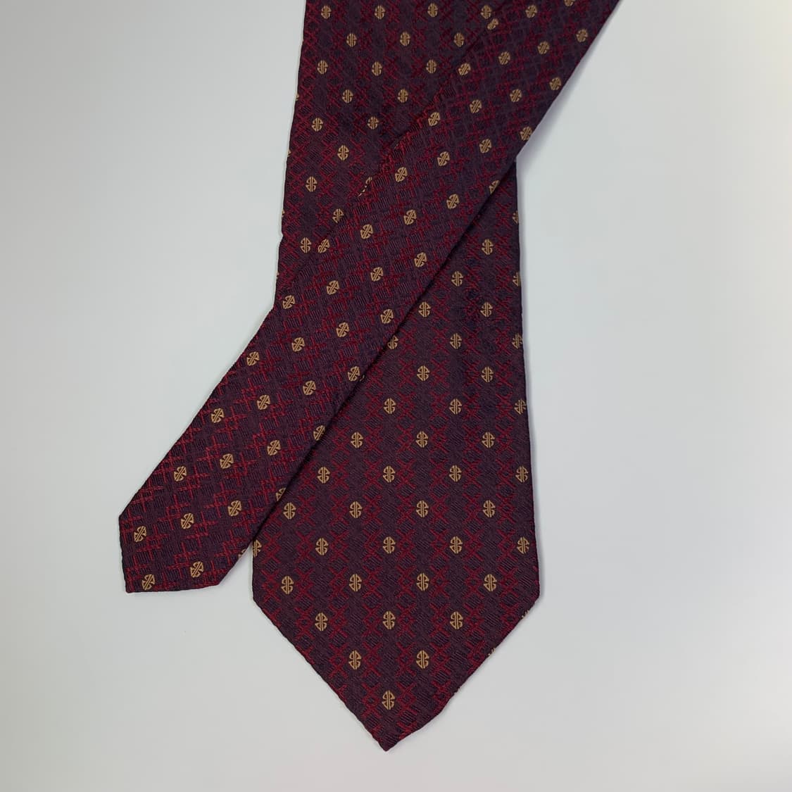 버버리(BURBERRY) 레드버건디컬러 신형라벨 100실크 명품넥타이 상품이미지3