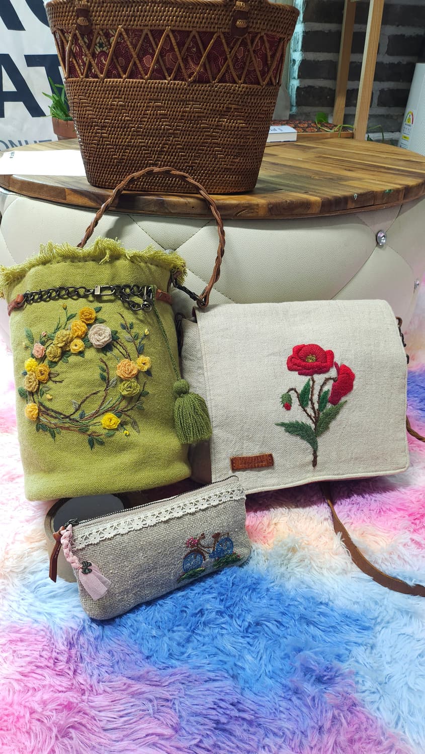 린넨 프랑스자수 핸드메이드 원통 손가방 크로스백  상품이미지5