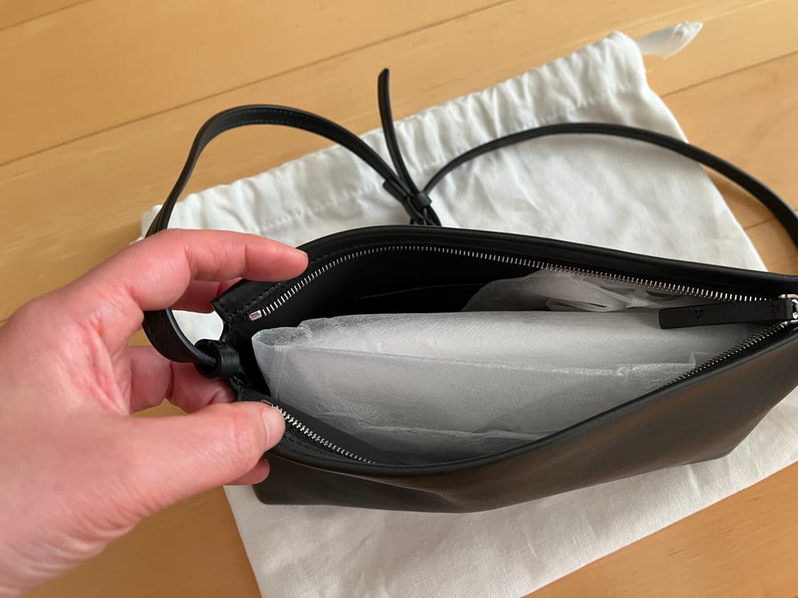 더로우 The row 가죽 크로스백 블랙 rene 신상품 상품이미지7