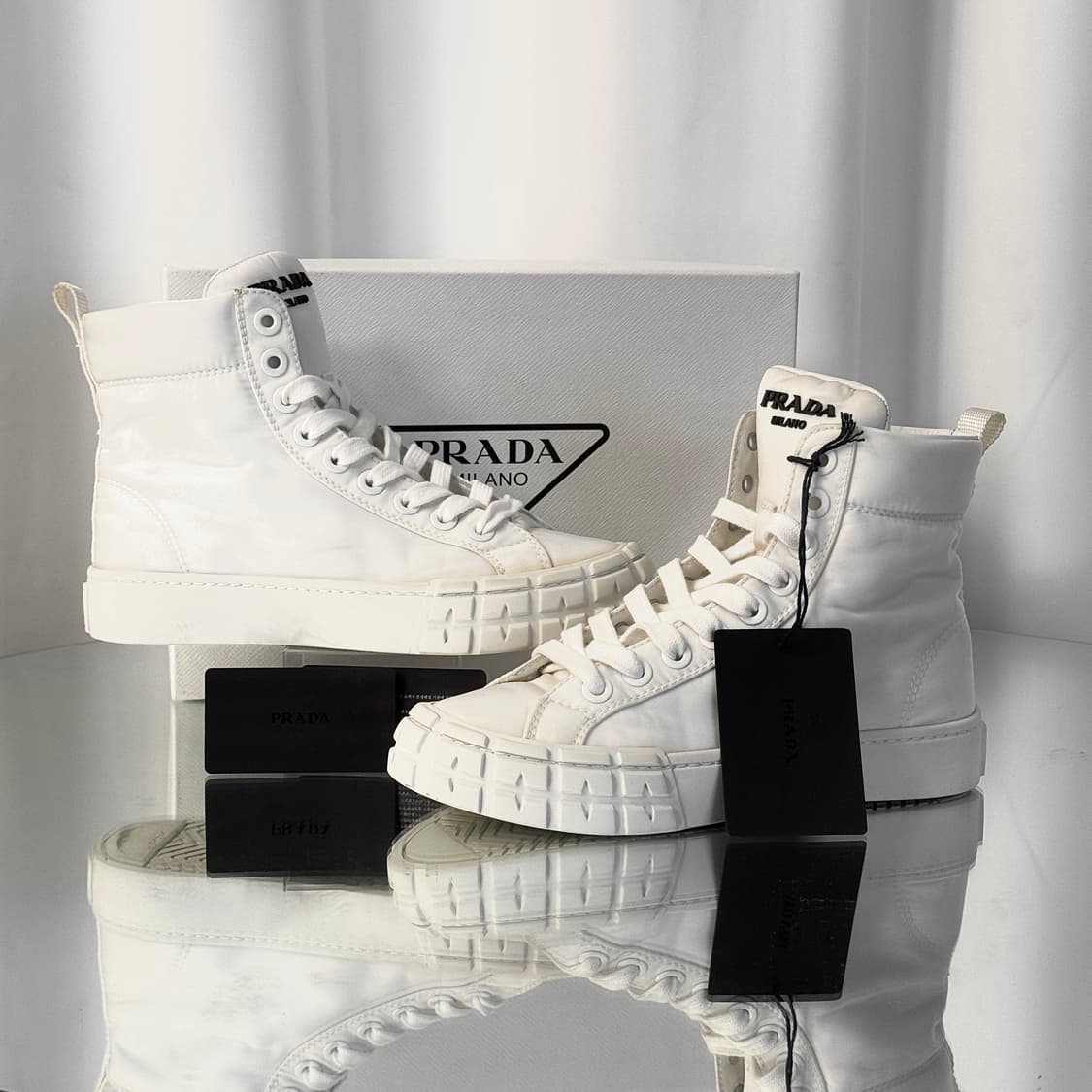 (235) 프라다 리나일론 모노리스 하이탑 스니커즈 상품이미지1