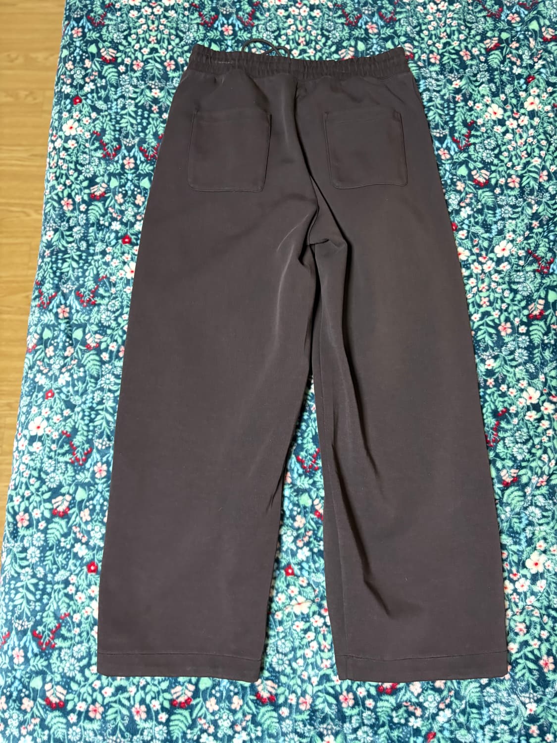 유니클로 U - 다크브라운 와이드 스웻팬츠 상품이미지2