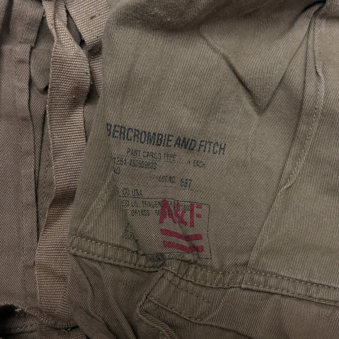 Abercrombie 아베크롬비 레이어드 핀턱 진한 카키 카고팬츠 상품이미지3