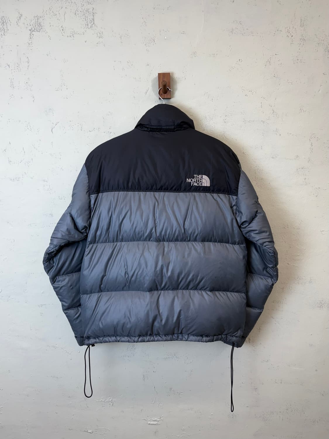 노스페이스 구형 눕시 패딩 그레이 상품이미지2