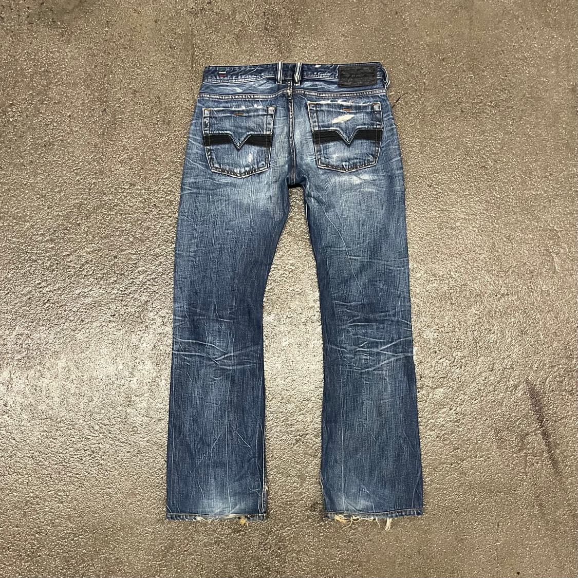 디젤 자티니 디스트레드 데님 부츠컷 (29-30“) 상품이미지4