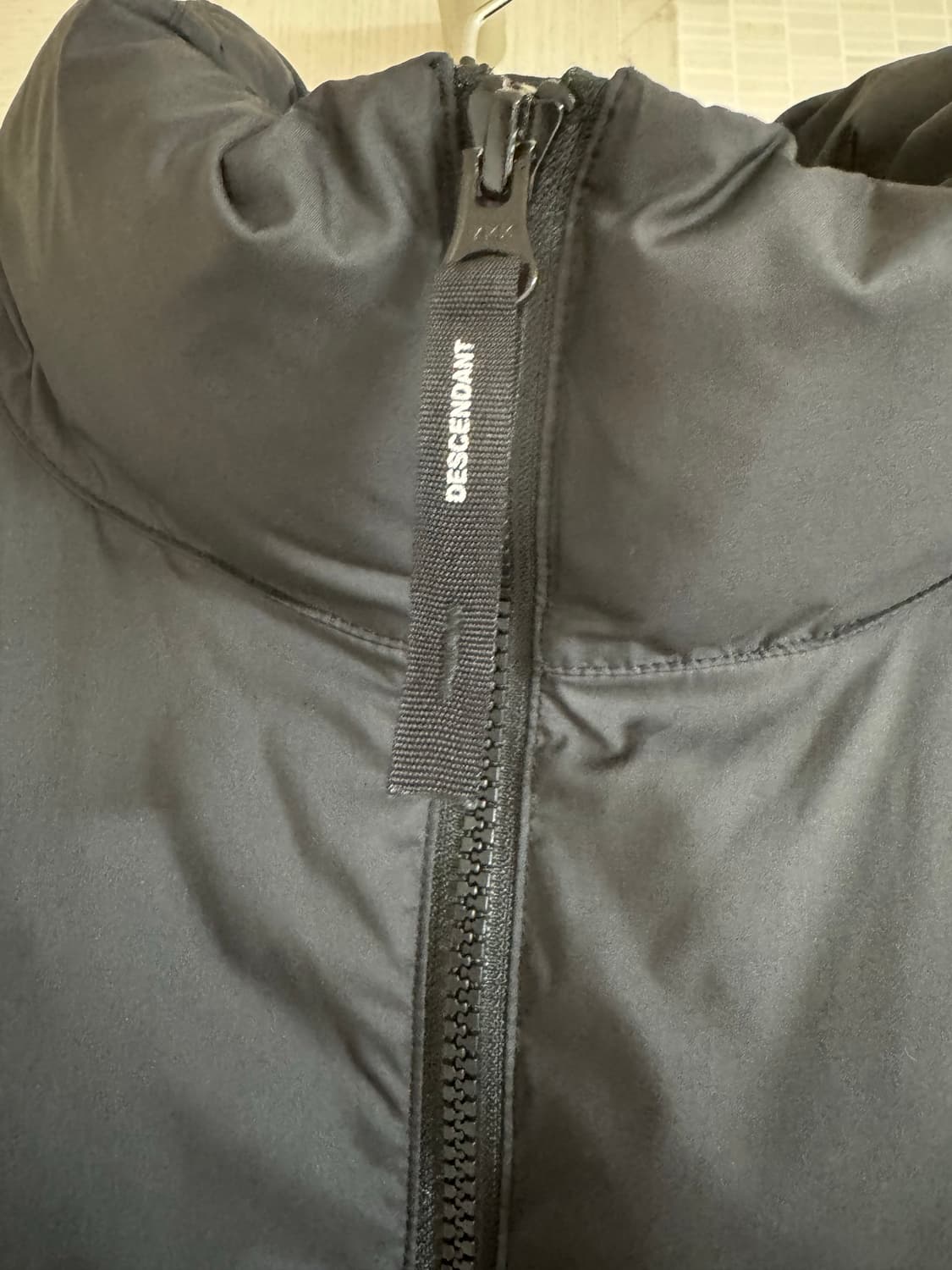 [2] 디센던트 머미 푸퍼 베스트 블랙 상품이미지4