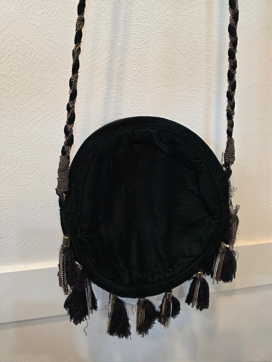 자라 딥그린비즈벨벳 태슬 자수 라운드 크로스백 상품이미지4