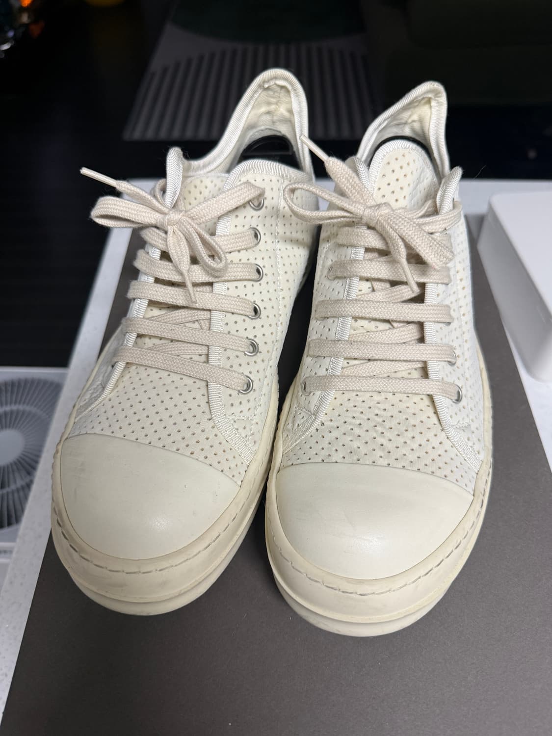 릭오웬스 다크쉐도우 라몬즈 로우 슬립온(에크루 펀칭) 상품이미지1