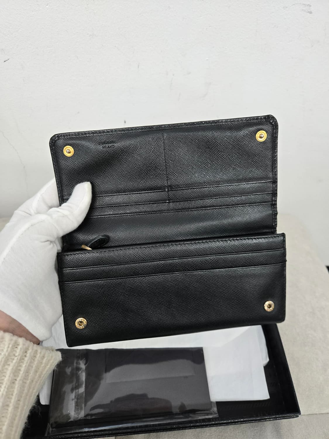 [정품 보증서] 프라다 사피아노 장지갑 상품이미지1