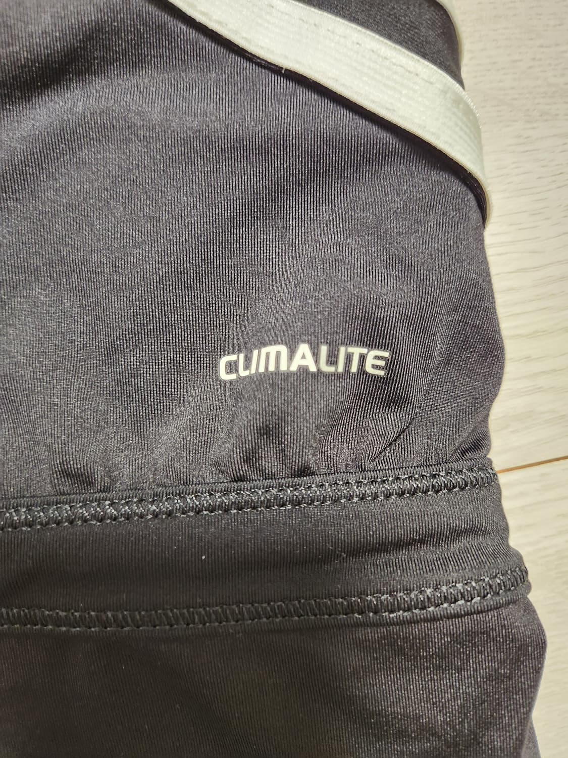 아디다스 여성 CL Q3 Long Tee 반팔티 사이즈95

사용감 없고 상품이미지7