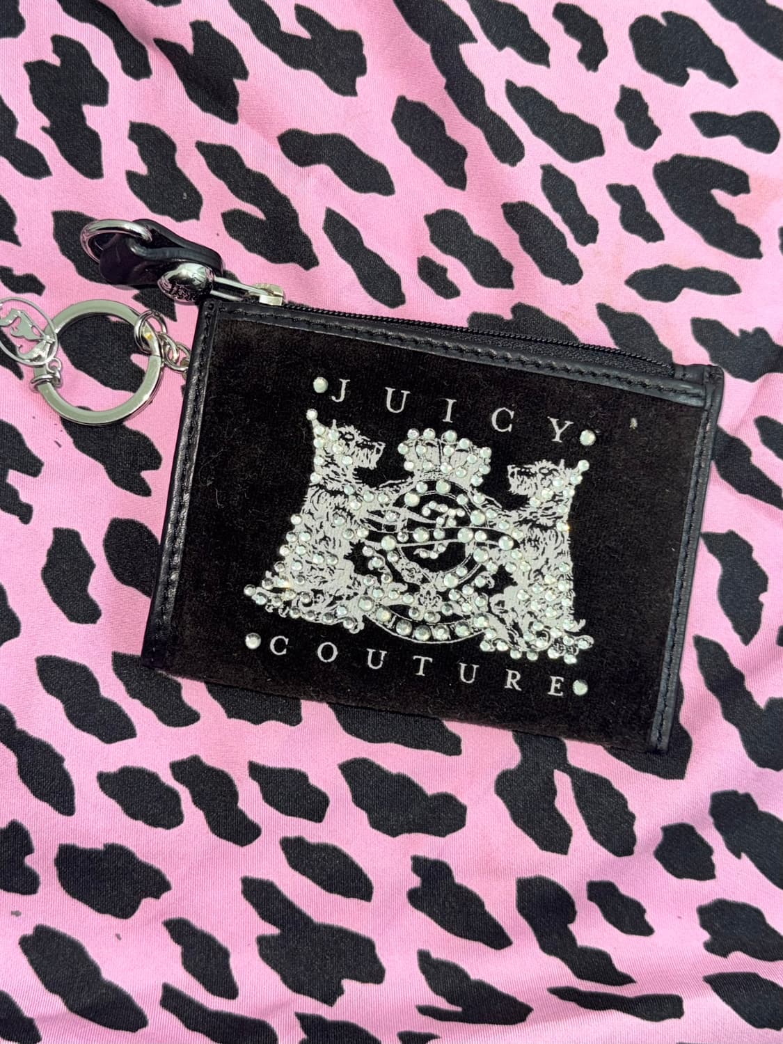 쥬시꾸뛰르 블랙 큐빅 로고자수 디테일 키드지갑  상품이미지1