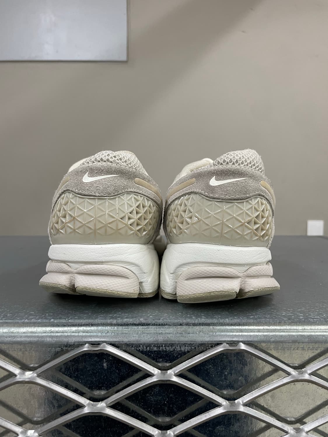 나이키 줌 보메로 5 화이트 팬텀 265 상품이미지3