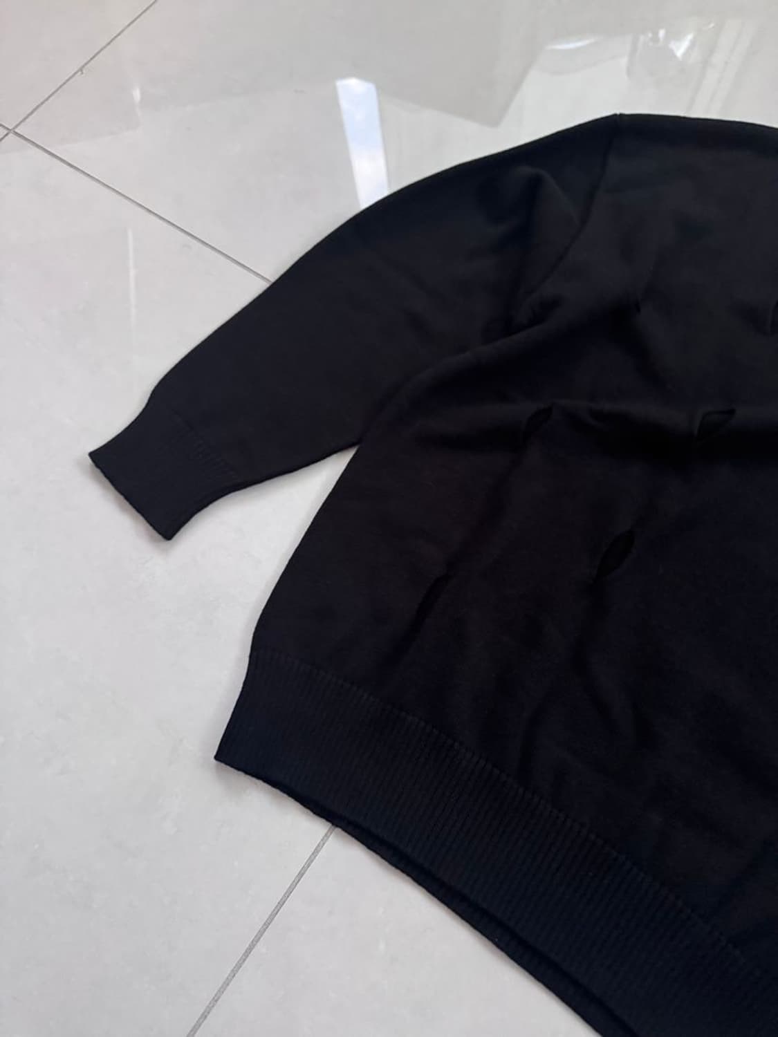 HOLE CREW KNIT 홀 크루 니트 상품이미지2