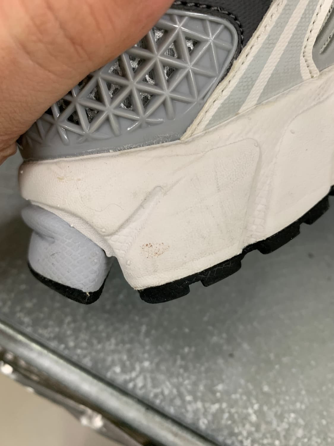 나이키 보메로 5 실버 235 상품이미지5