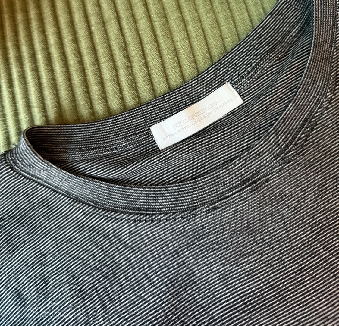 낫띵에브리띵 RELAXED STRIPE TEE IN BLACK 상품이미지4