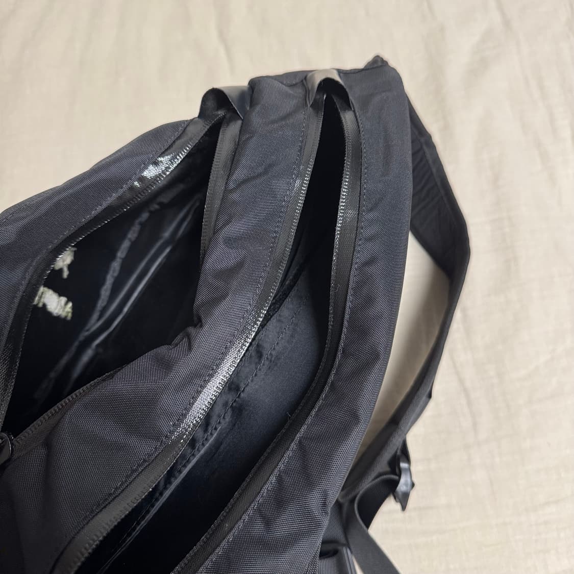 아크테릭스 퀴버 크로스바디 팩 블랙  상품이미지4