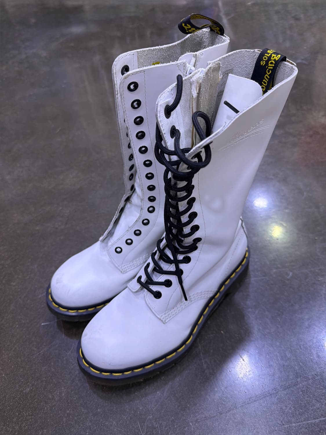 닥터마틴 1914W 14홀 지퍼 부츠 워커 화이트 250 상품이미지1