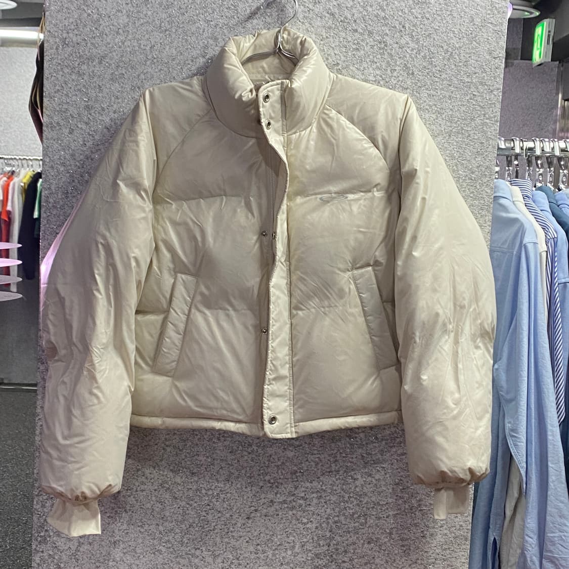 오프닝프로젝트 스몰 로고 화이트 푸퍼 다운 숏 패딩 B3183  상품이미지2