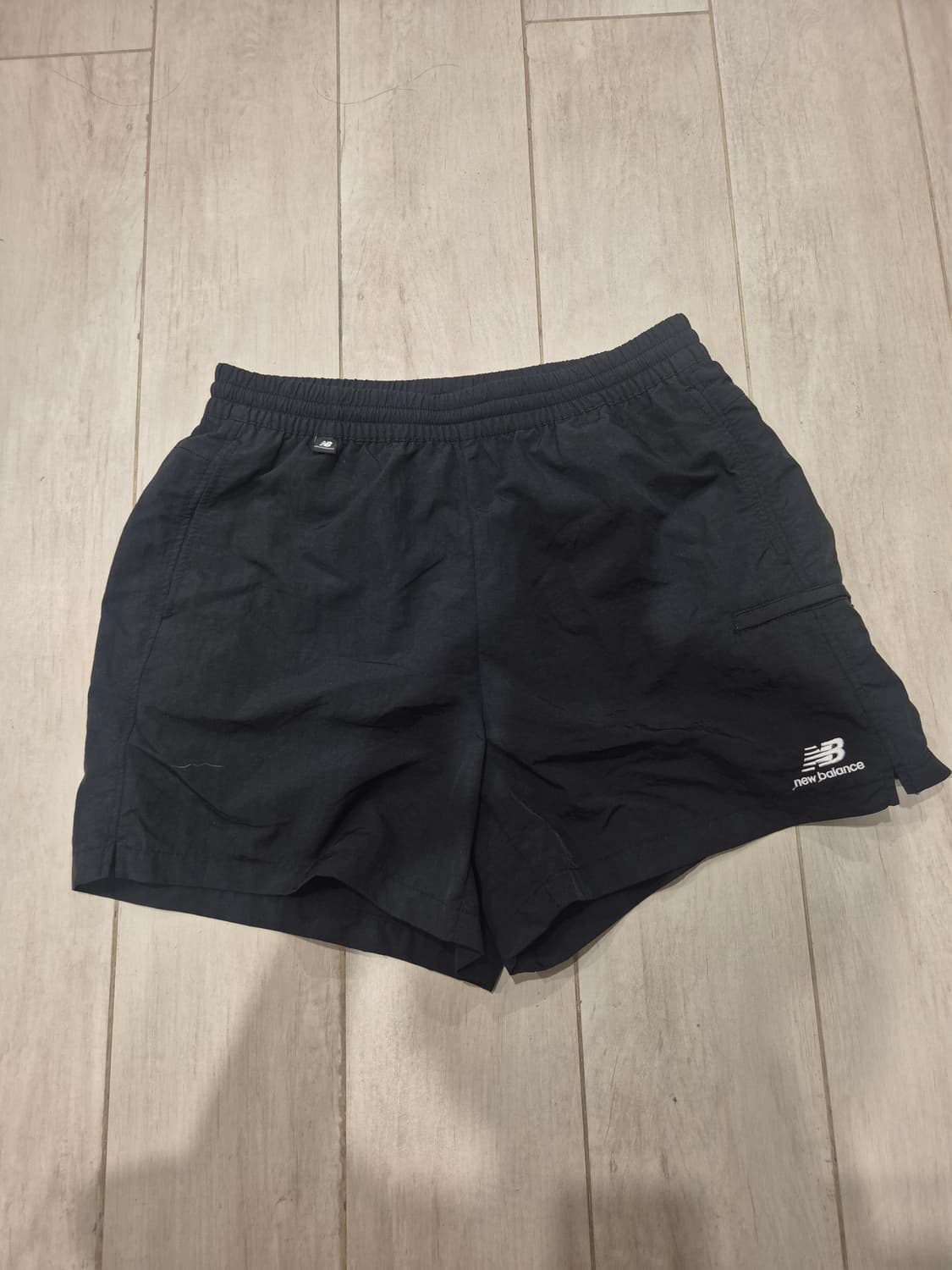 뉴발란스 블랙 반바지 상품이미지1