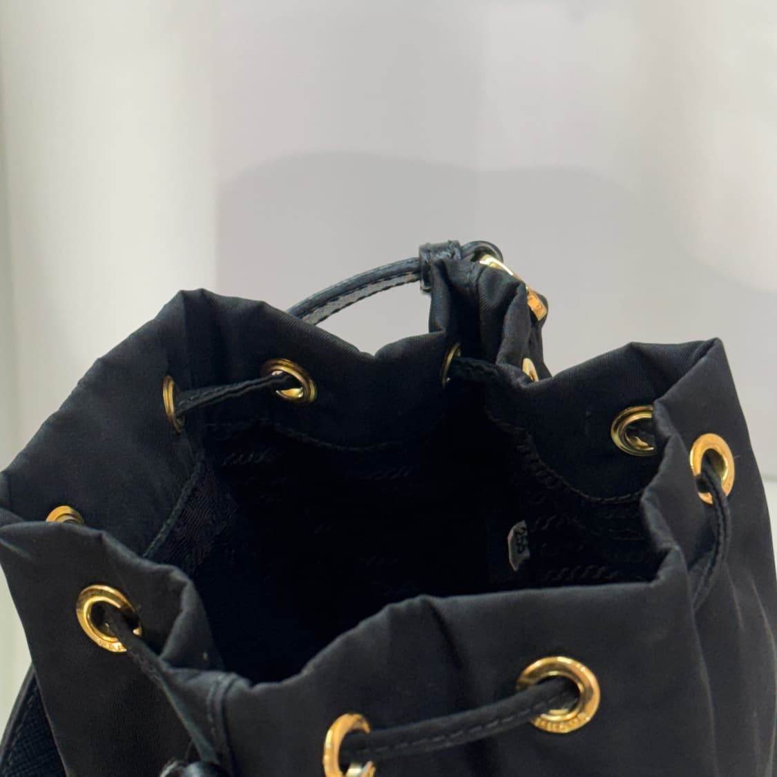 [정품] 프라다 삼각로고 리나일론 듀엣 버킷백 불략 골드 상품이미지7