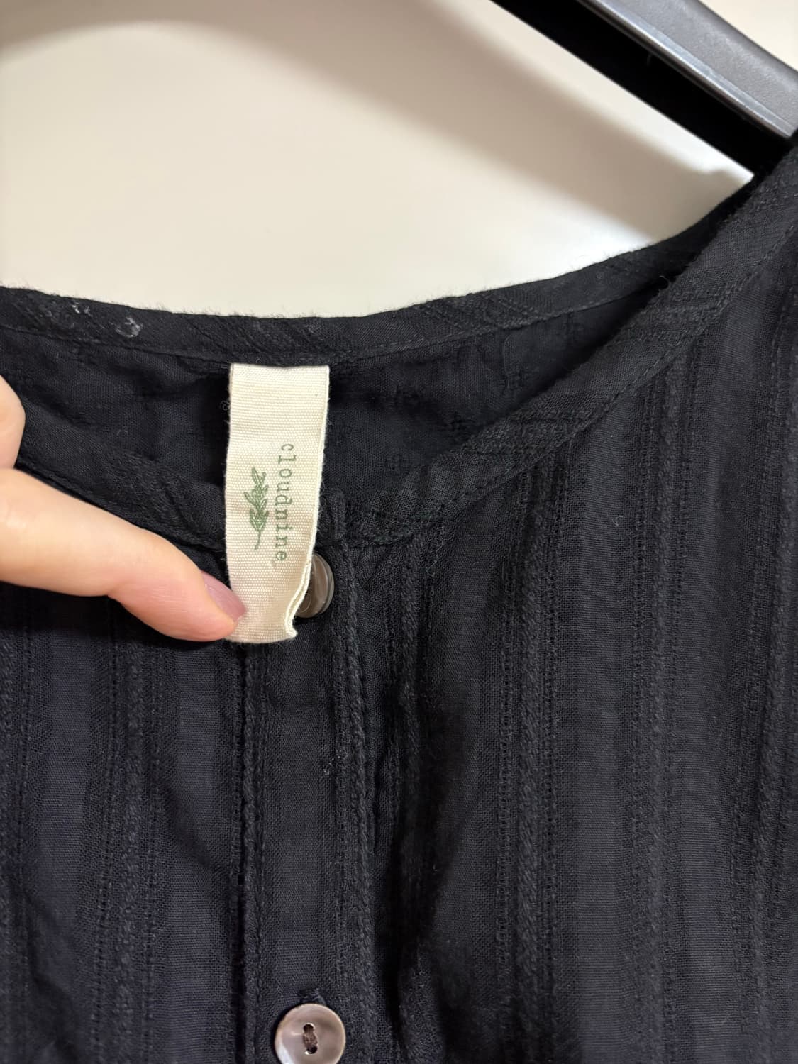 cloudnine 자개 버튼 블라우스 상품이미지5