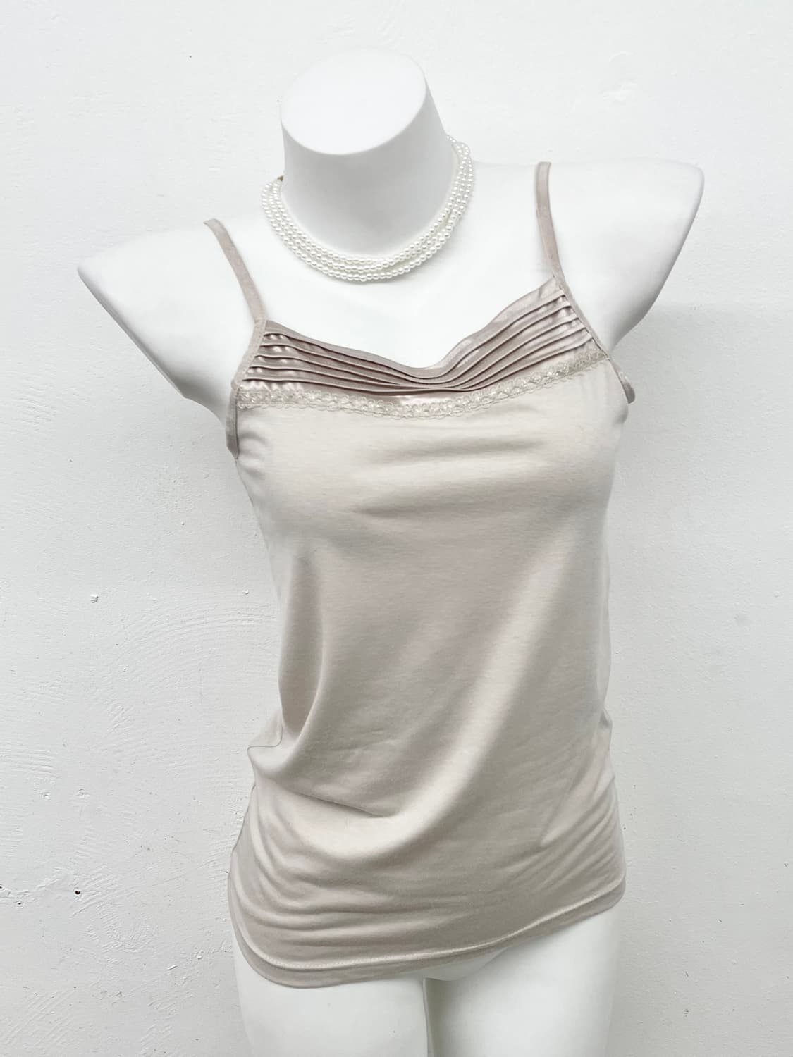 밀크티 새틴 레이스 탑 상품이미지1