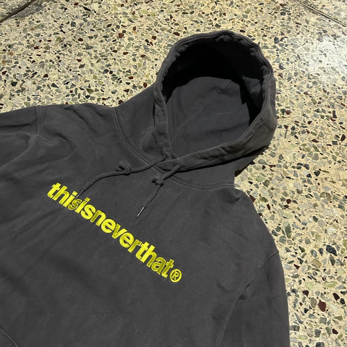 디스이즈네버뎃(Thisisneverthat) 로고 워싱 후드티 상품이미지2