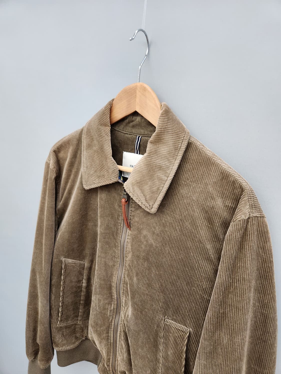 헤지스23FW 다크베이지 코듀로이 드리즐러 자켓 상품이미지2
