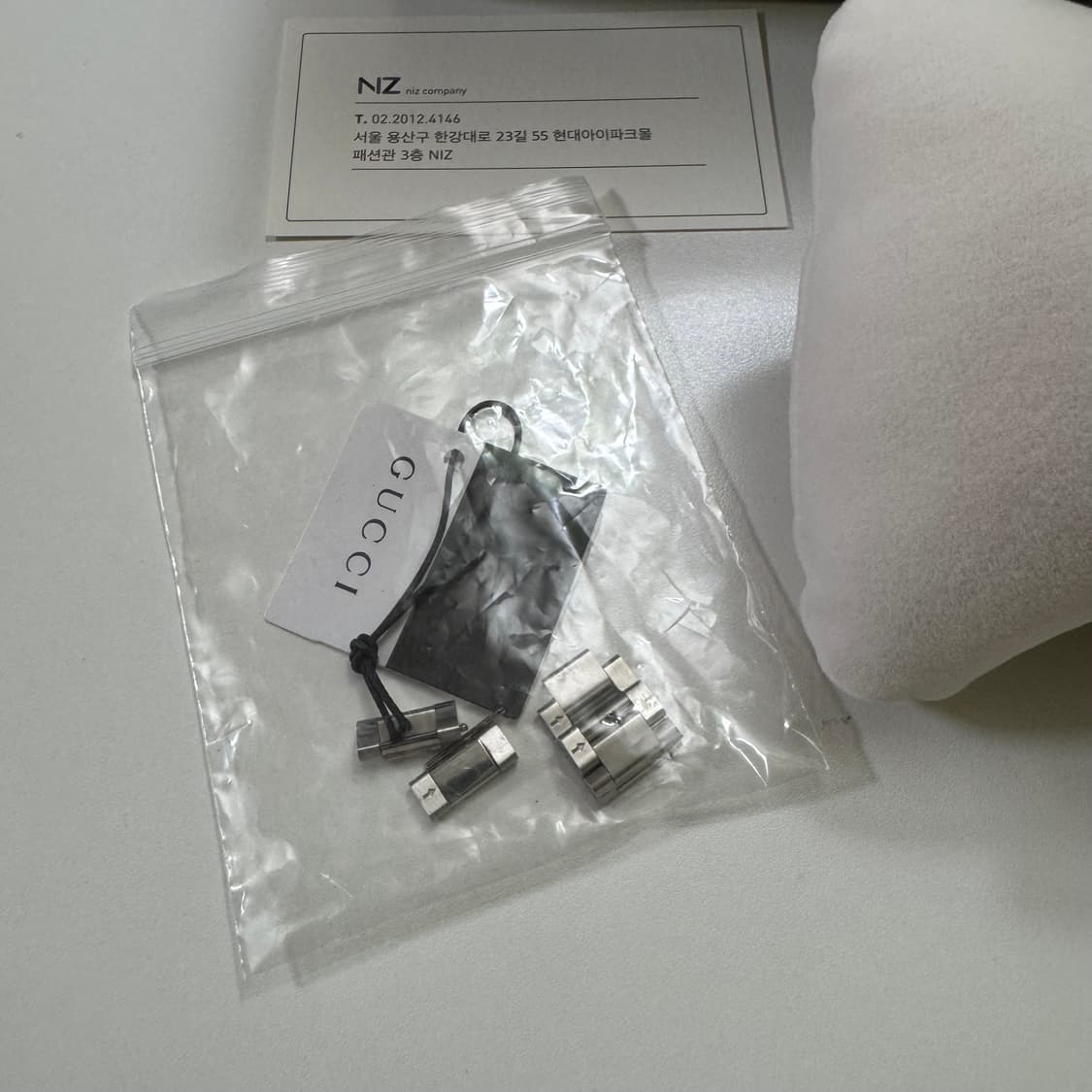 구찌 G타임리스 여성 실버 메탈 손목시계 27mm 상품이미지8