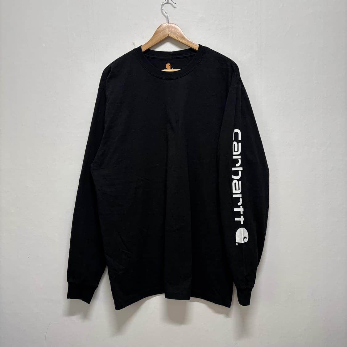 칼하트 블랙 레터링 롱슬리브 상품이미지1