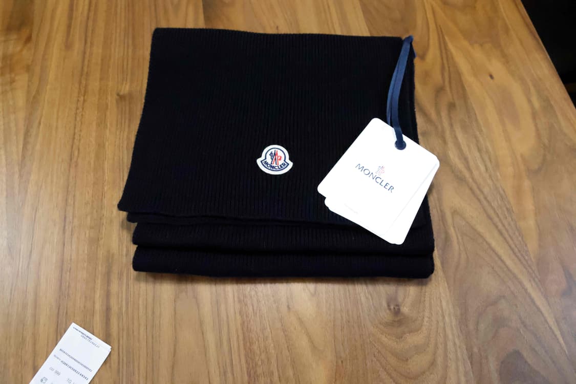 몽클레어 로고패치 리브 니트 머플러 상품이미지1