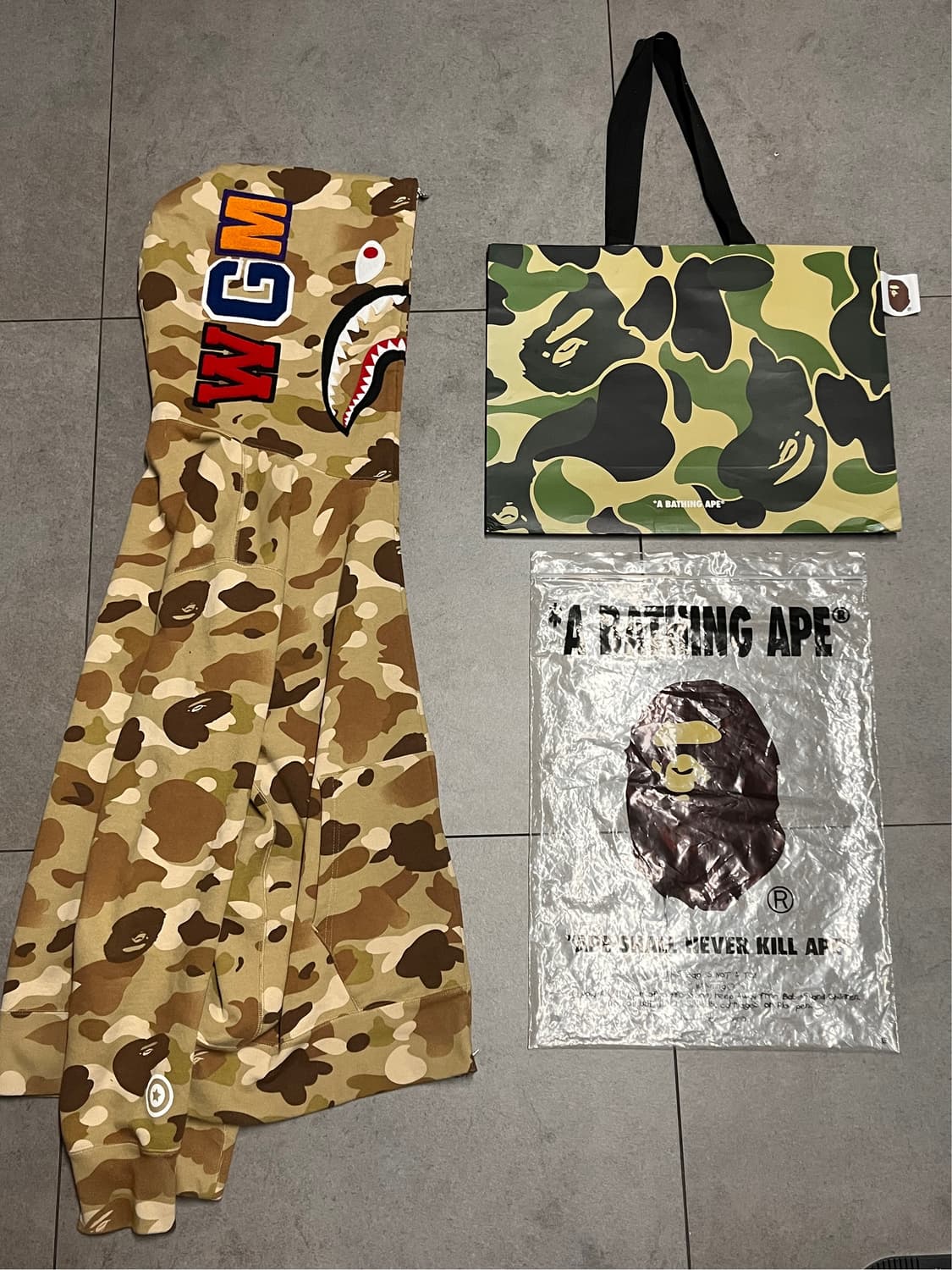 새상품급) 베이프 베이지 카모 샤크 후드집업 상품이미지1