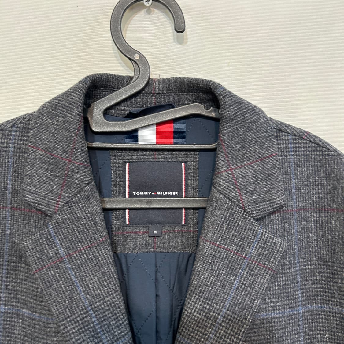 타미힐피거 남성 그레이 체크 코트 M 100 상태 최상 상품이미지2