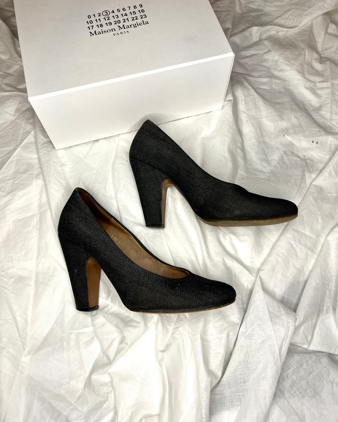 메종마르지엘라 블랙 데님 블록힐 펌프스 상품이미지4