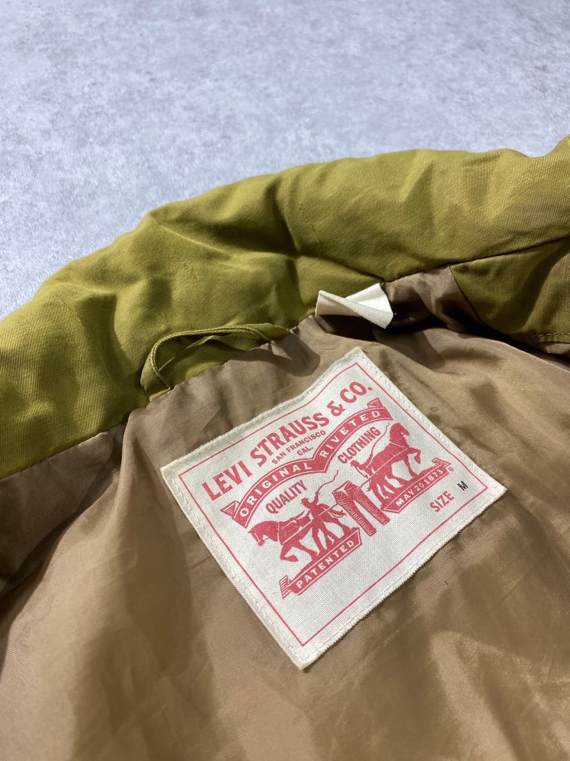 [M] Levi's 리바이스 카키 패디드 자켓 상품이미지7